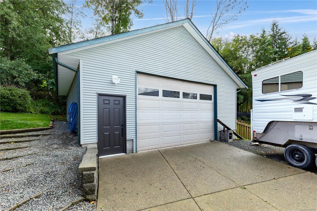 Third View of 809 Willowcrest Rd, Campbell River, BC, V9W 5L1