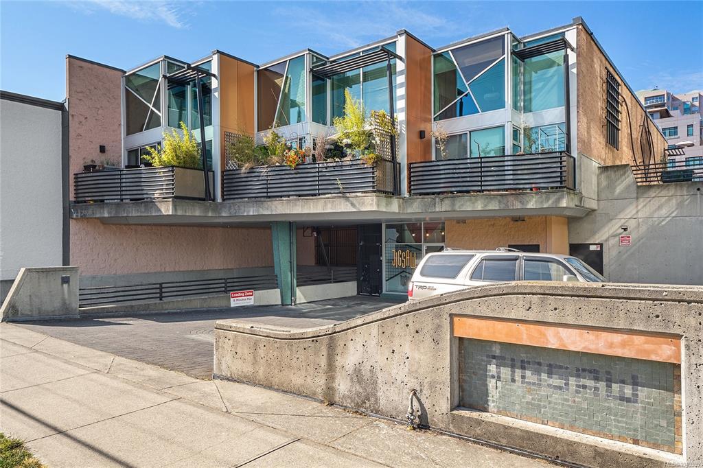 1030 Meares St, 1049399, BC,