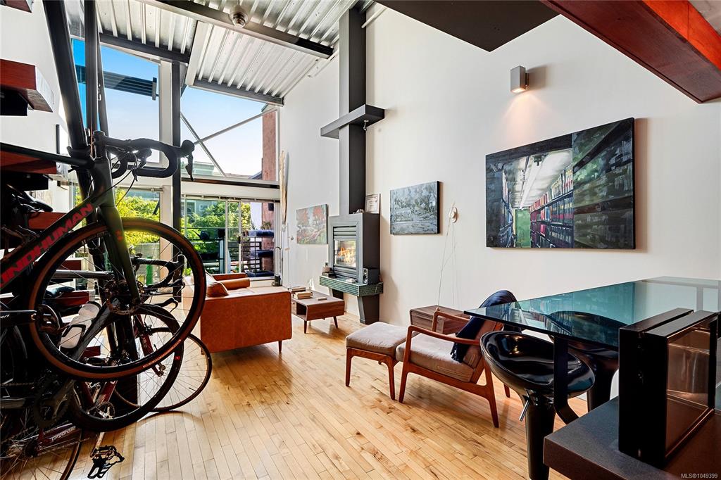 Third View of 1030 Meares St, Victoria, BC, V8V 5A5