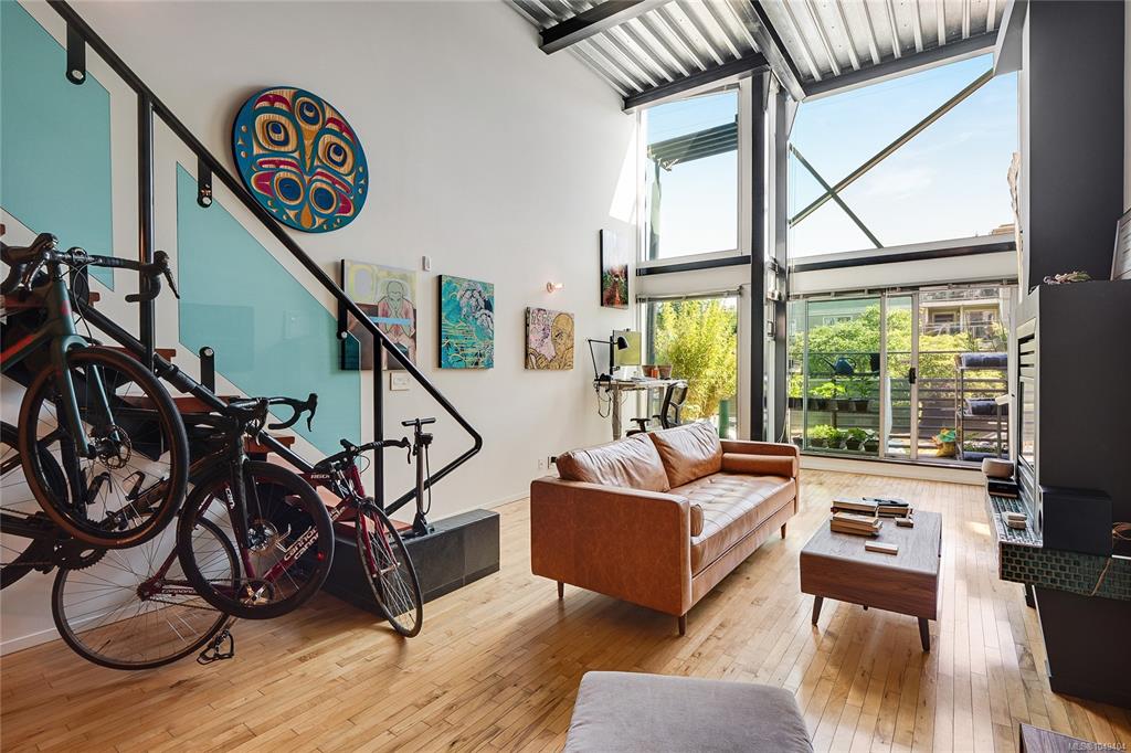 Fourth View of 1030 Meares St, Victoria, BC, V8V 5A5
