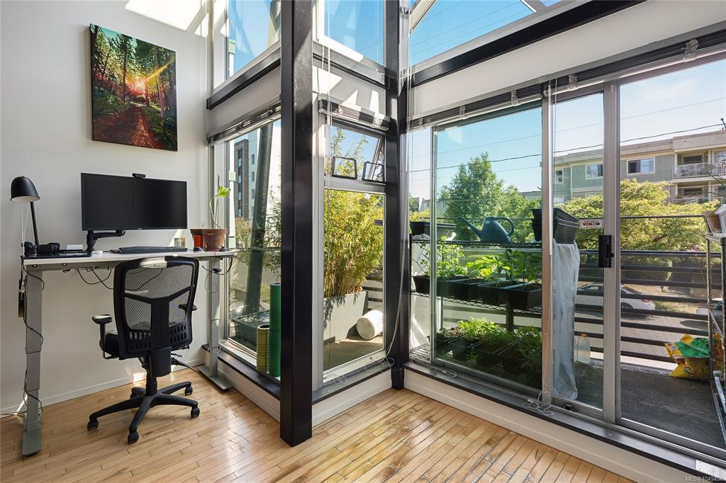 Fifth View of 1030 Meares St, Victoria, BC, V8V 5A5