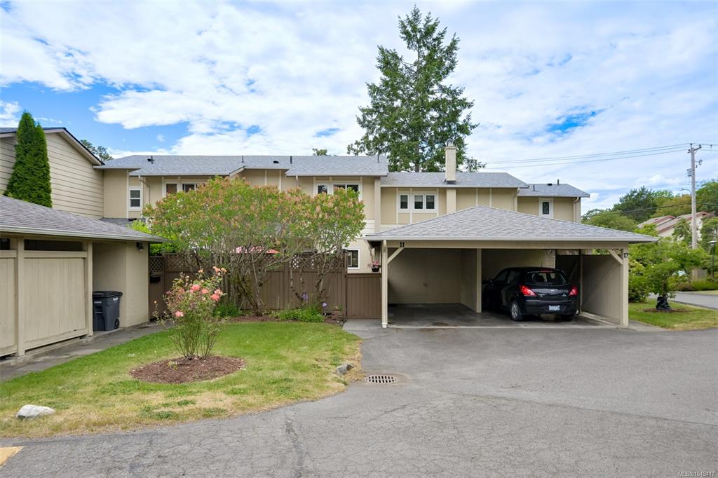 Third View of 3981 Nelthorpe St, Saanich, BC, V8X 3Z2