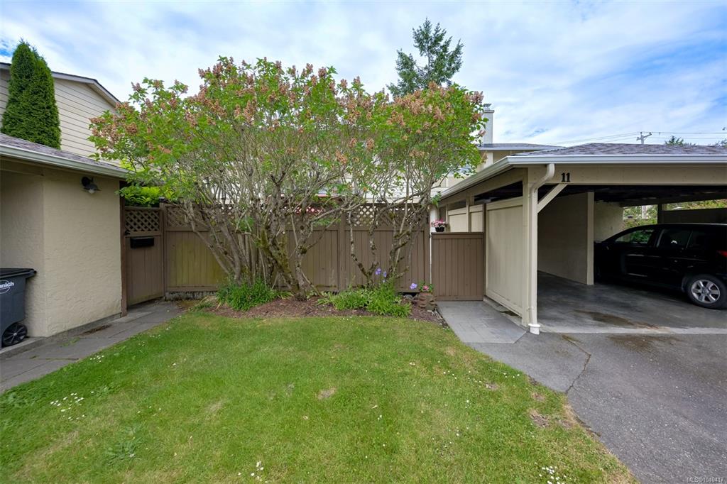 Fourth View of 3981 Nelthorpe St, Saanich, BC, V8X 3Z2
