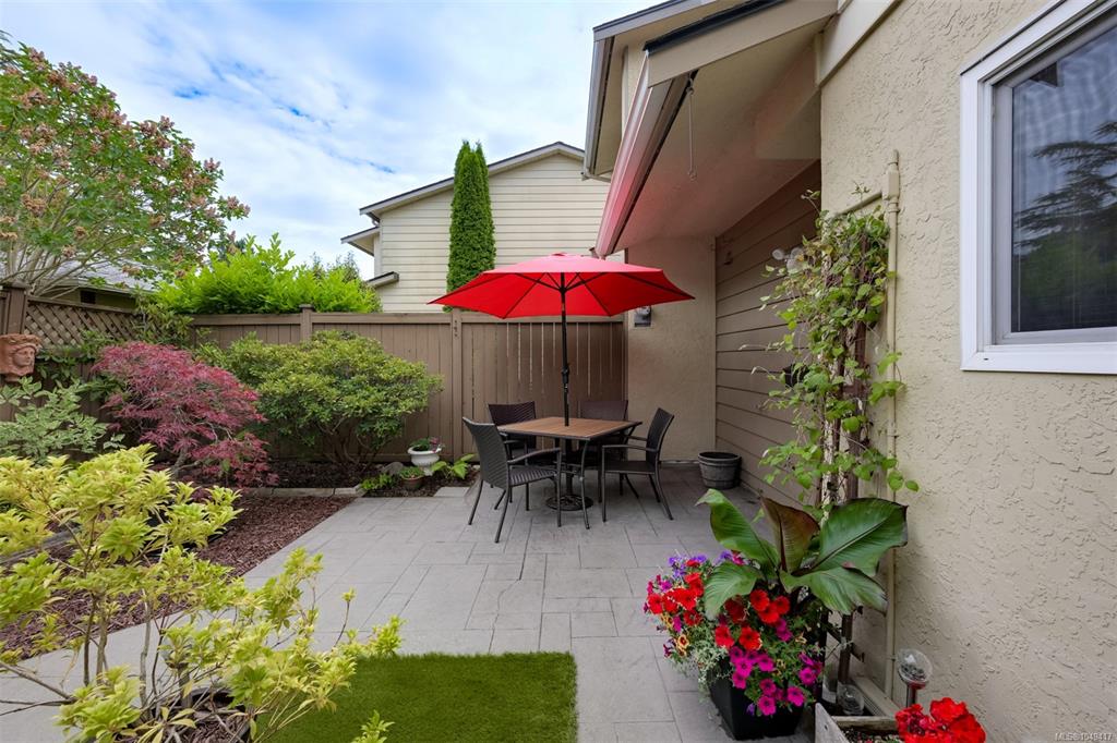 Fifth View of 3981 Nelthorpe St, Saanich, BC, V8X 3Z2