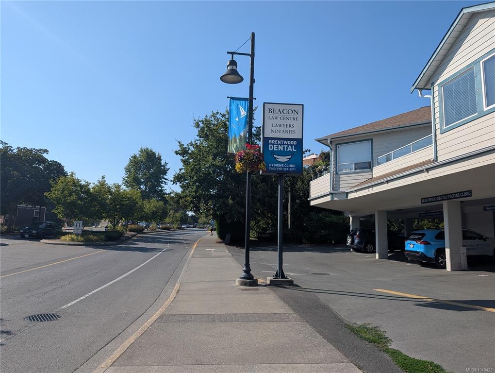 Third View of 7115 West Saanich Rd, Central Saanich, BC, V8M 1P7