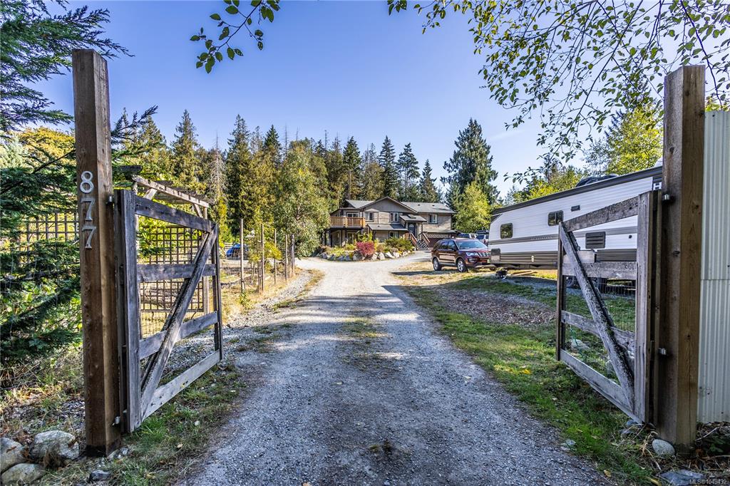 877 Hutchinson Rd, 1049432, BC,