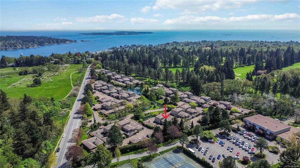 Fifth View of 2345 Cedar Hill Cross Rd, Uplands Estates, Oak Bay, BC, V8P 5M8