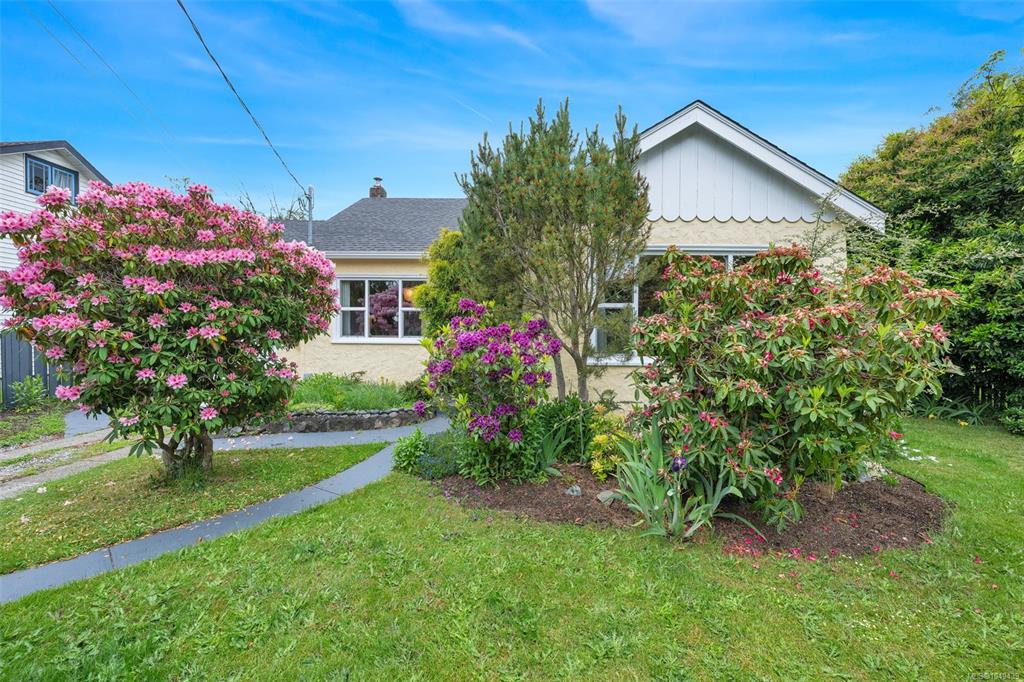 Fourth View of 868 Hampshire Rd, Oak Bay, BC, V8S 4S5