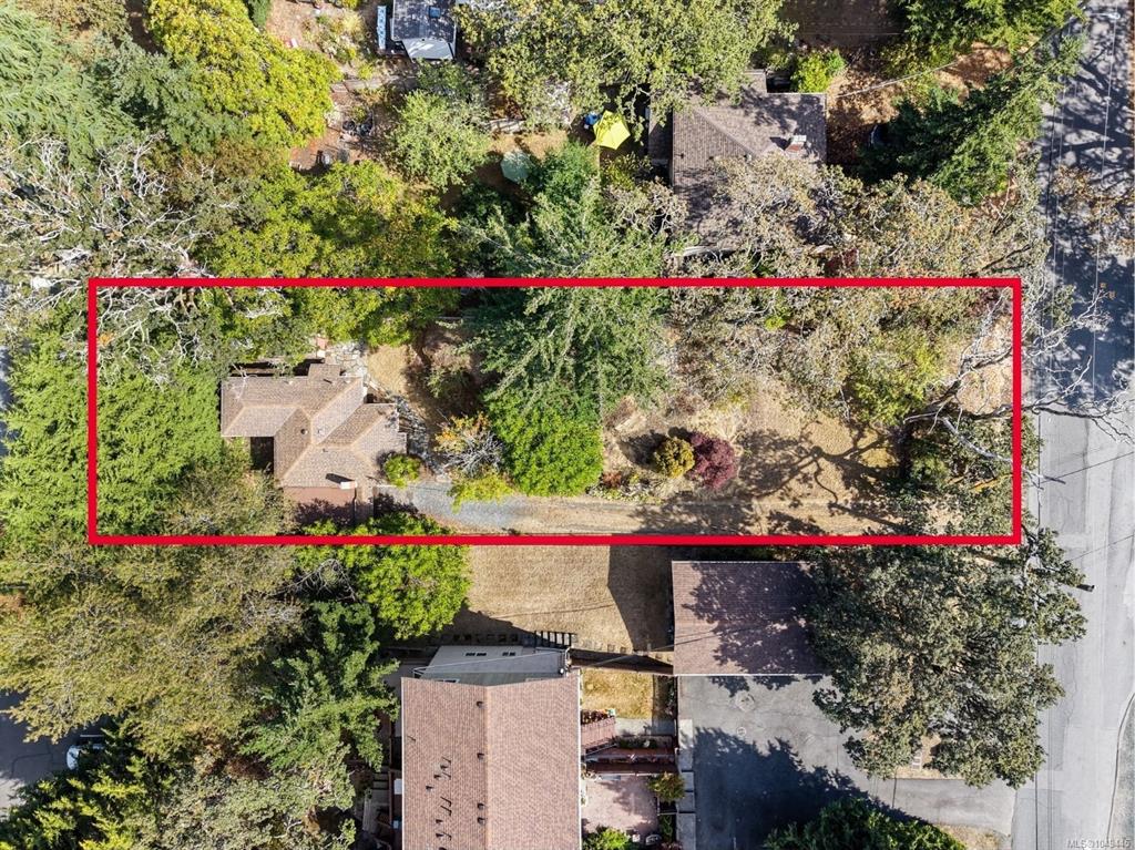 Fourth View of 1030 Falmouth Rd, Saanich, BC, V8X 3A5