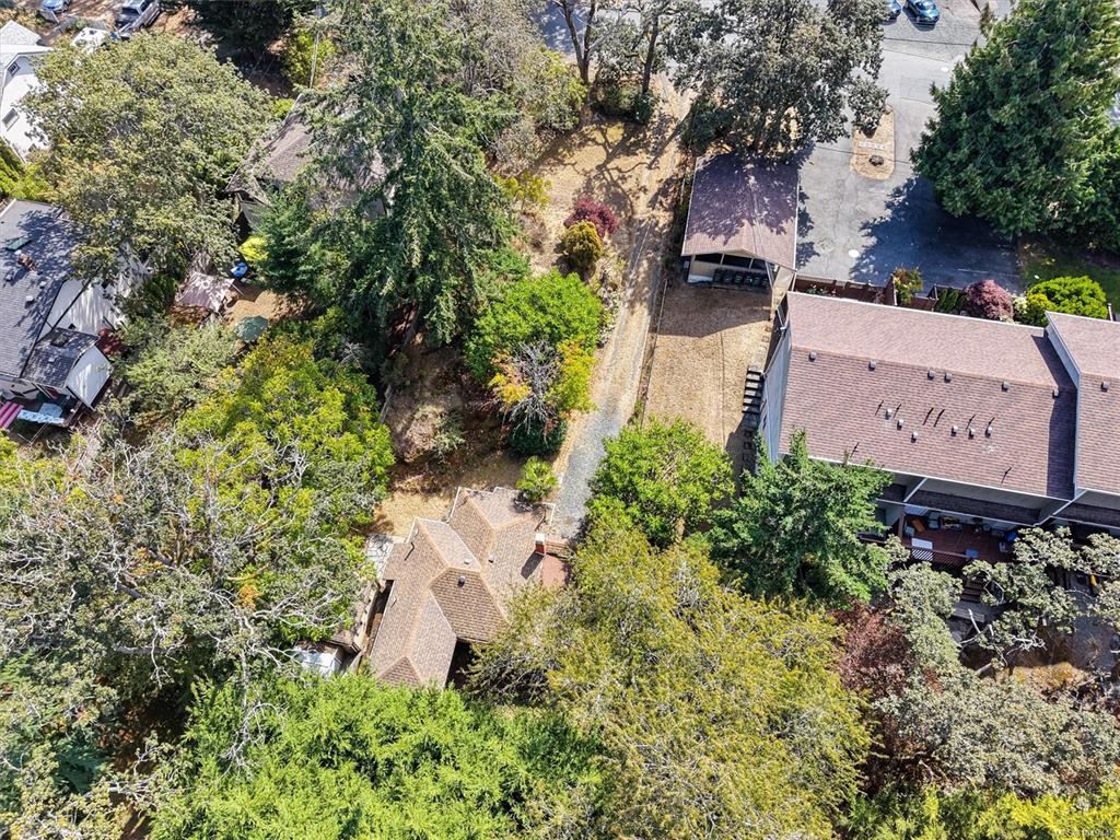 Fifth View of 1030 Falmouth Rd, Saanich, BC, V8X 3A5