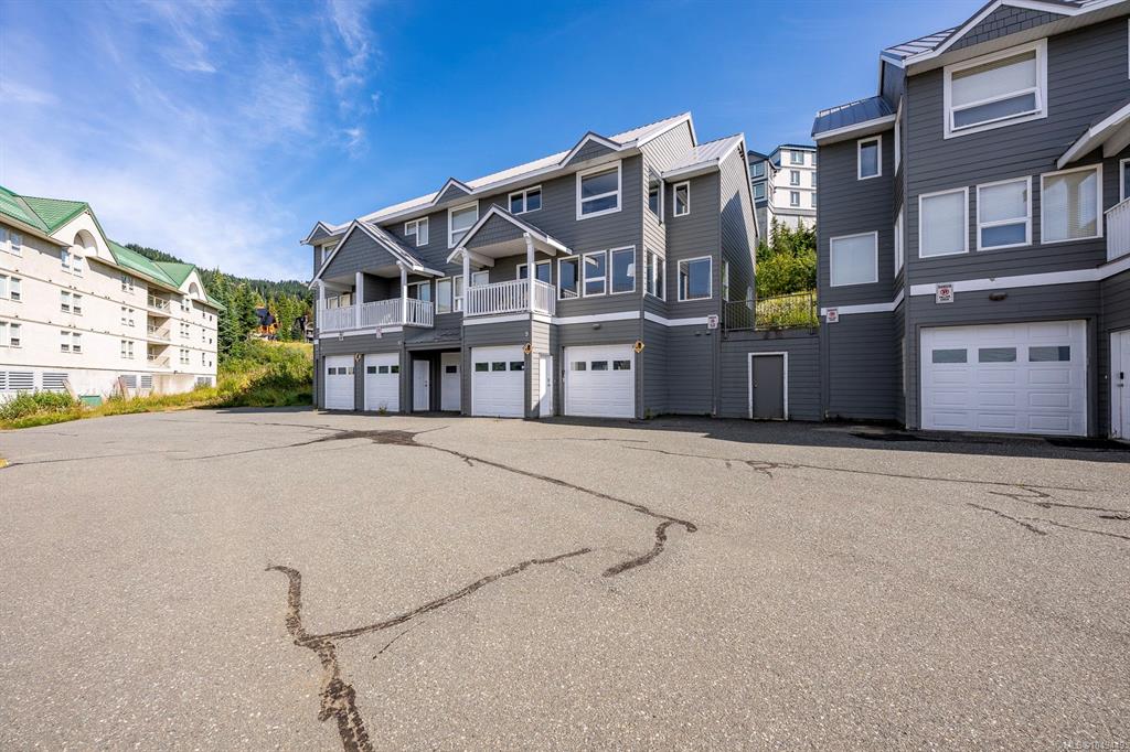 Third View of 1370 Henry Rd, Parkview Place, Courtenay, BC, V9J 1L0