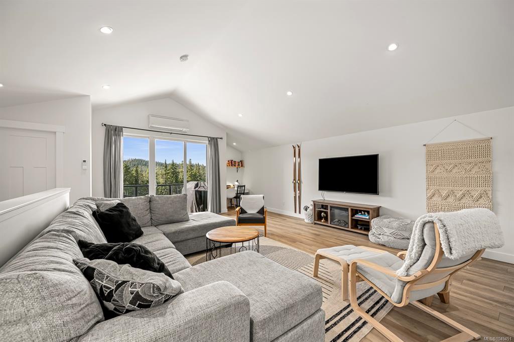 Fourth View of 425 Arrowsmith Ridge, BEAUFORT HEIGHTS, Courtenay, BC, V9J 1L0