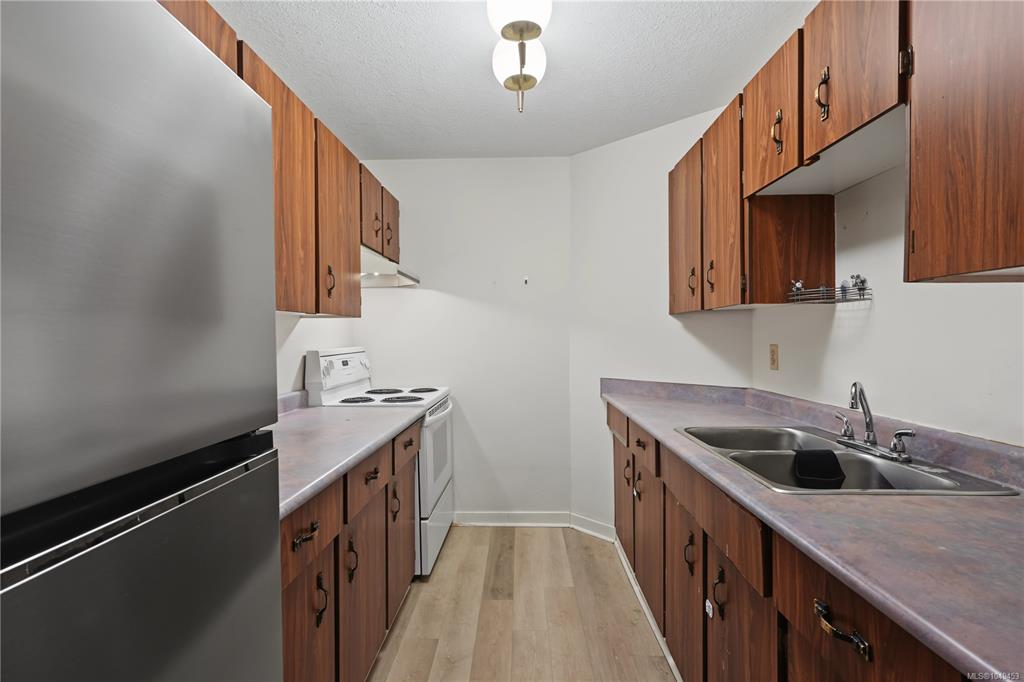 Fifth View of 755 Hillside Ave, Hillcrest Center, Victoria, BC, V8T 5B3