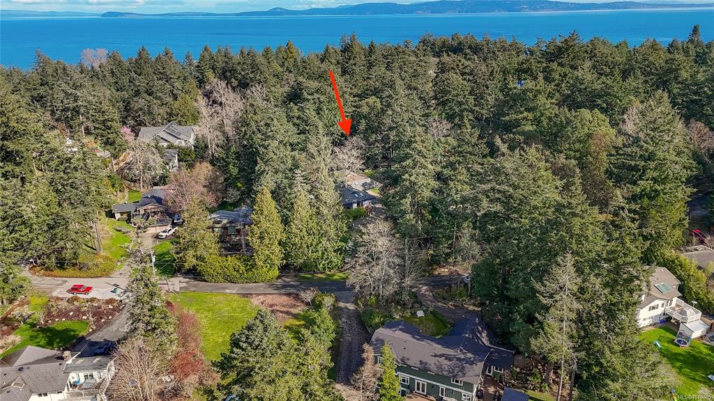 Second View of 2660 Macdonald Dr E, Saanich, BC, V8N 1X9