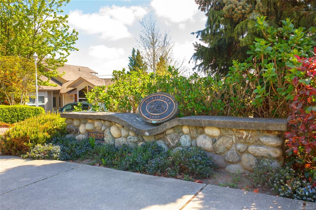 3633 Cedar Hill Rd, 1049467, BC,