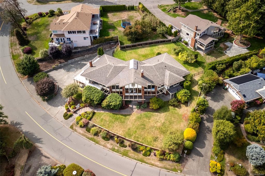 Third View of 8798 Forest Park Dr, North Saanich, BC, V8L 5A8