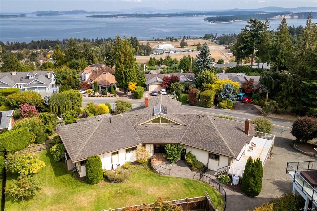 Fourth View of 8798 Forest Park Dr, North Saanich, BC, V8L 5A8