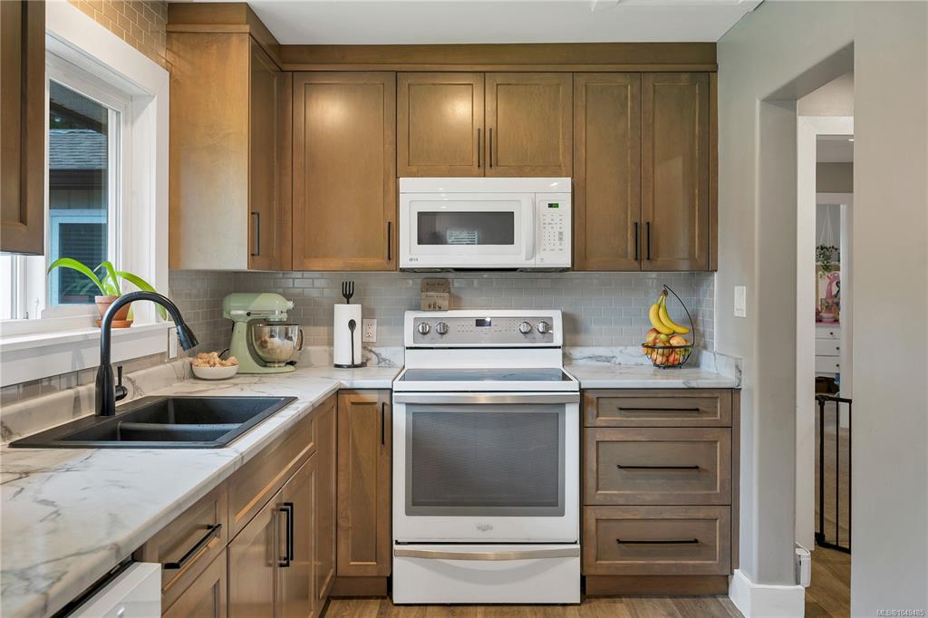 Fourth View of 61 Maple Park Cir, Campbell River, BC, V9H 1G8