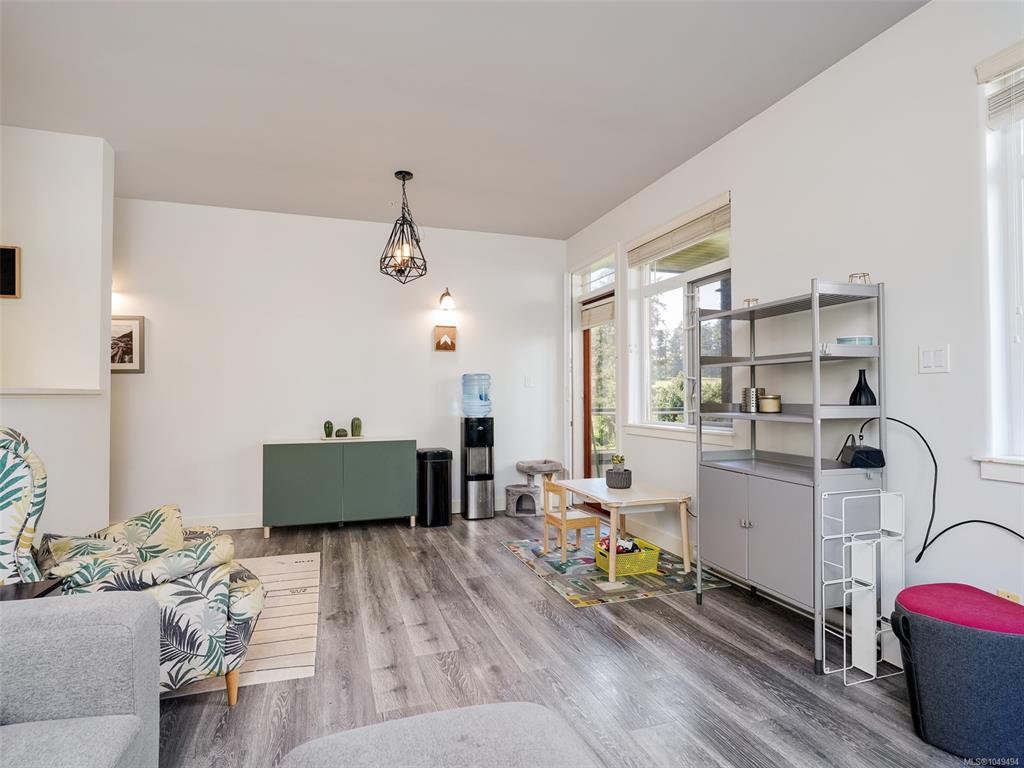 Fifth View of 1115 Craigflower Rd, Esquimalt, BC, V9A 7R1