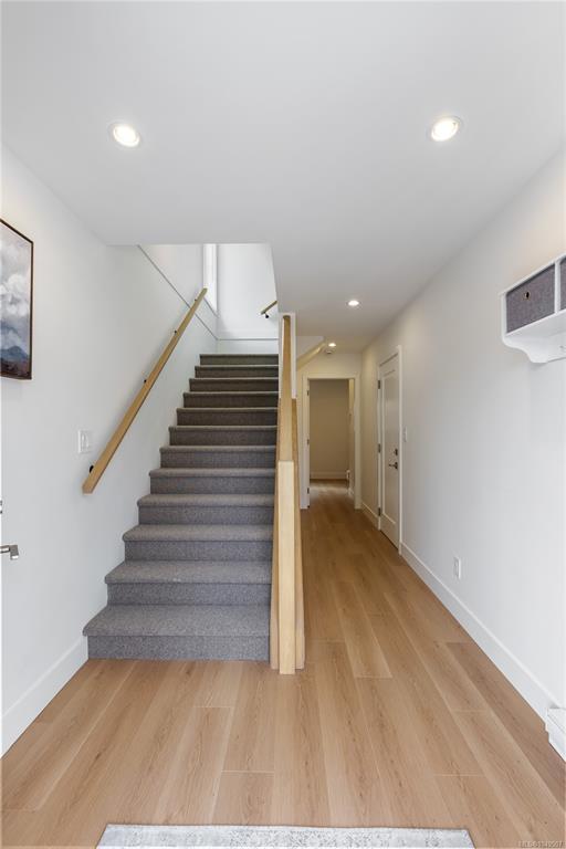 Fourth View of 990 Mcbriar Ave, Saanich, BC, V8X 3M3
