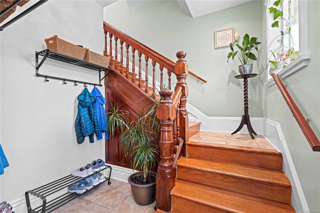 Third View of 1376 Pandora Ave, Victoria, BC, V8R 1A3