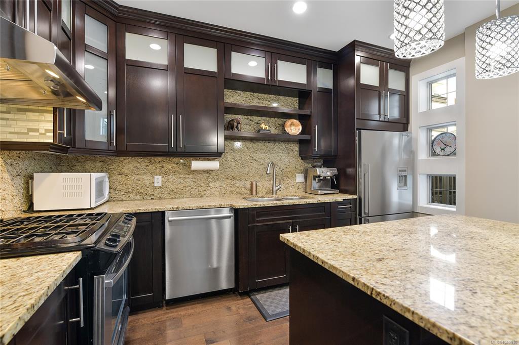 Third View of 1059 Clare St, Victoria, BC, V8S 4B5