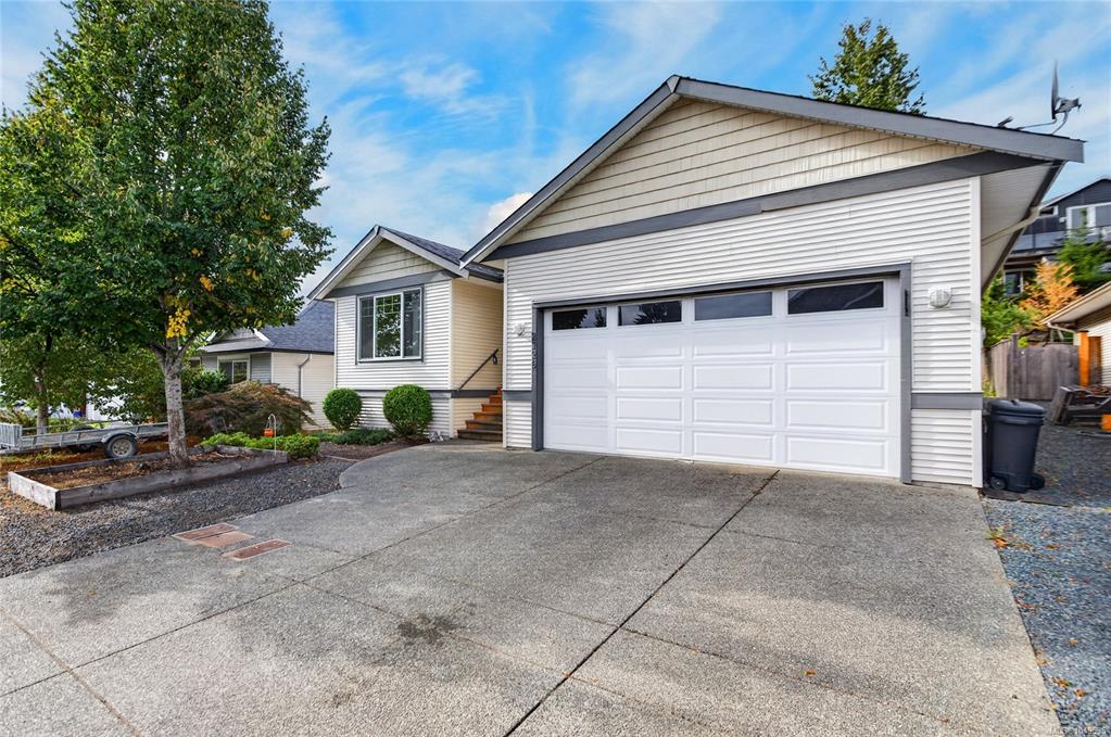 Third View of 2729 Kendal Ave, Cumberland, BC, V0R 1S0
