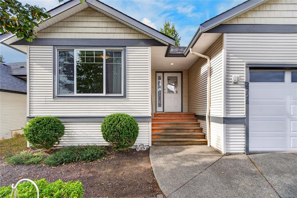 Fifth View of 2729 Kendal Ave, Cumberland, BC, V0R 1S0