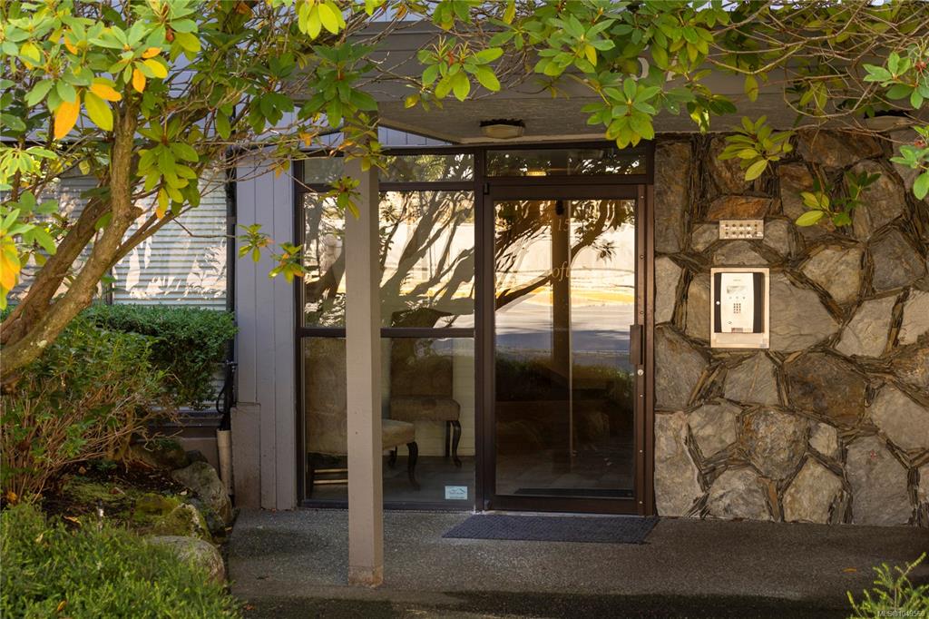 Third View of 1157 Fairfield Rd, Hycroft Arms, Victoria, BC, V8V 3A9