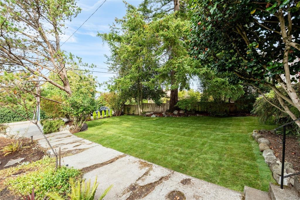 Fourth View of 1569 Pembroke St, Victoria, BC, V8R 1W1
