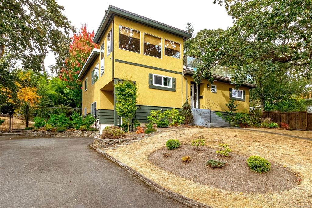 644 Fernhill Rd, 1049577, BC,