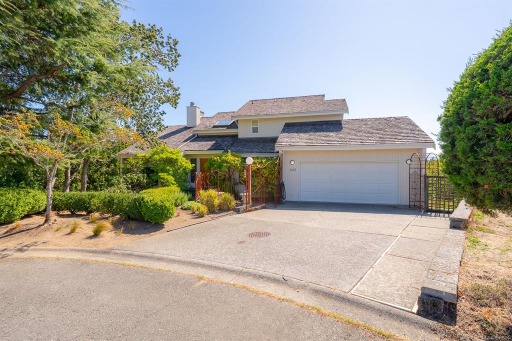 Second View of 205 Scarborough Pl, Nanaimo, BC, V9T 5L3
