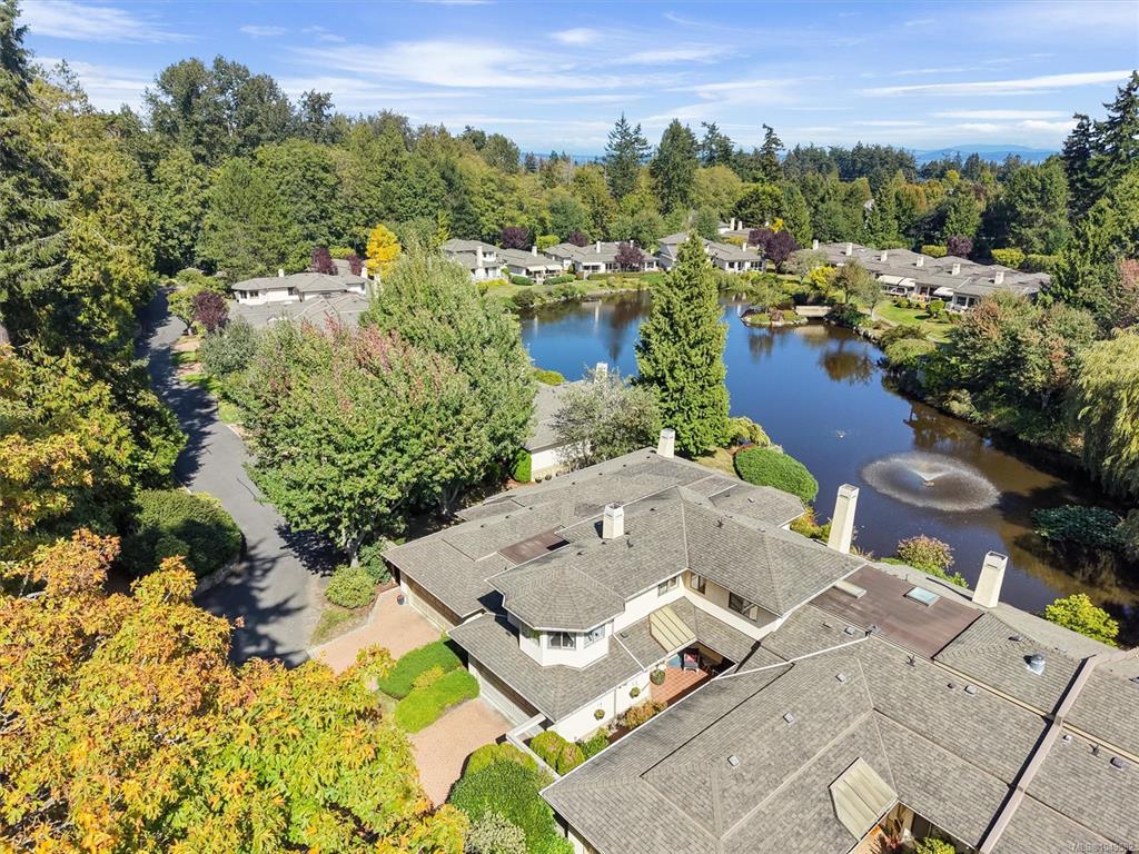 Fifth View of 4701 Lochside Dr, Lakeside, Saanich, BC, V8Y 3E2