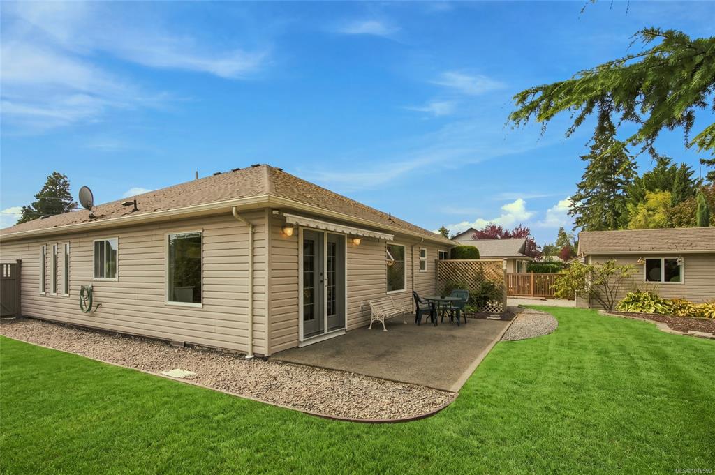 Third View of 575 Panorama Pl, Parksville, BC, V9P 1A4