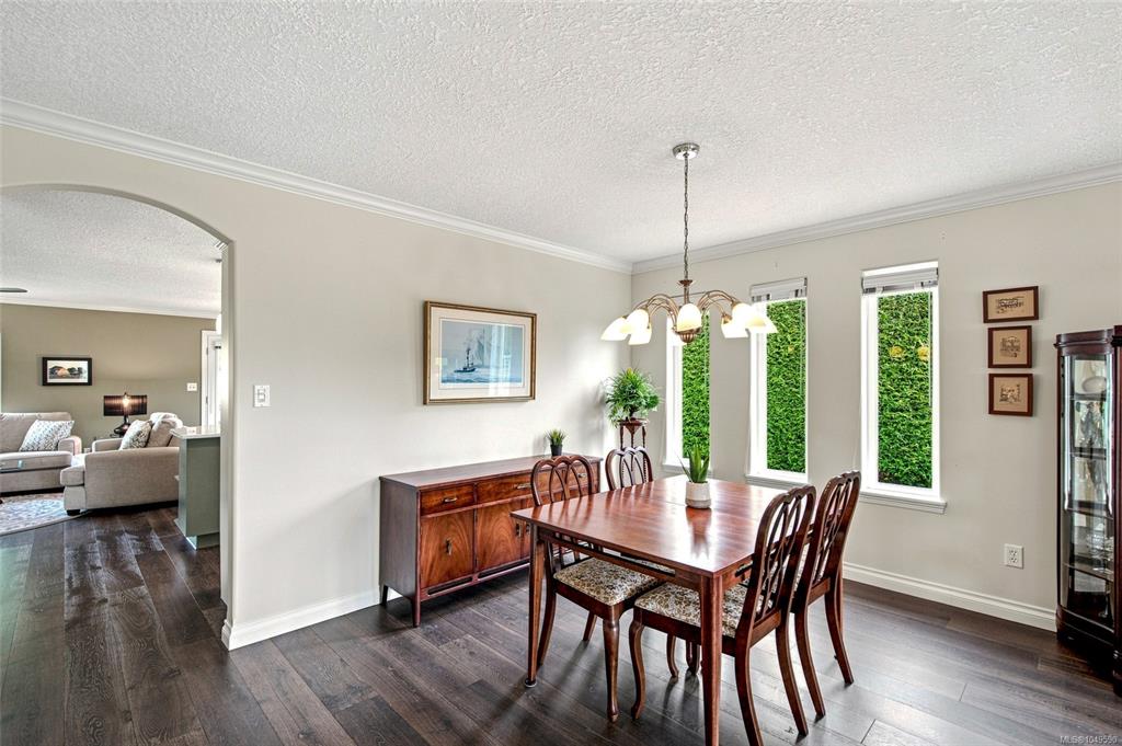 Fifth View of 575 Panorama Pl, Parksville, BC, V9P 1A4