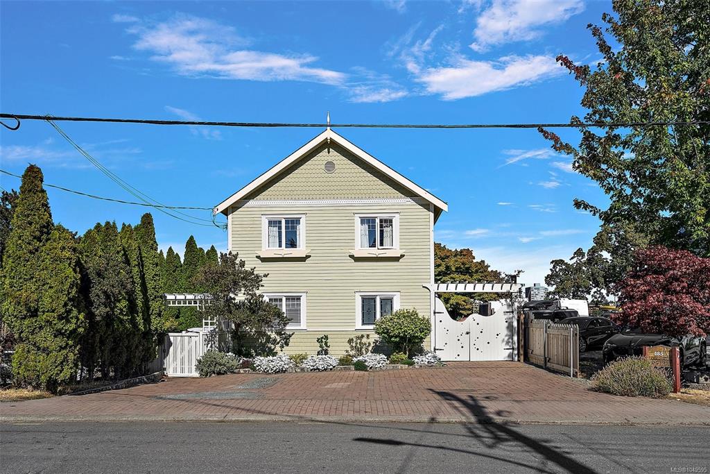 Third View of 485 Head St Sw, Esquimalt, BC, V9A 5S1