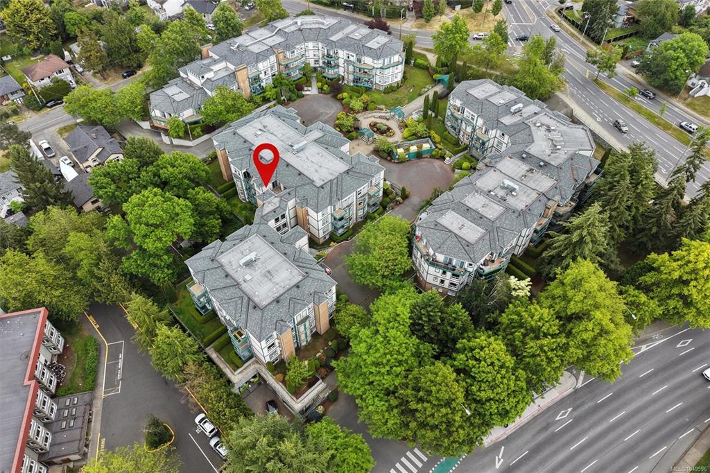 Third View of 894 Vernon Ave, Chelsea Green, Saanich, BC, V8X 2W6