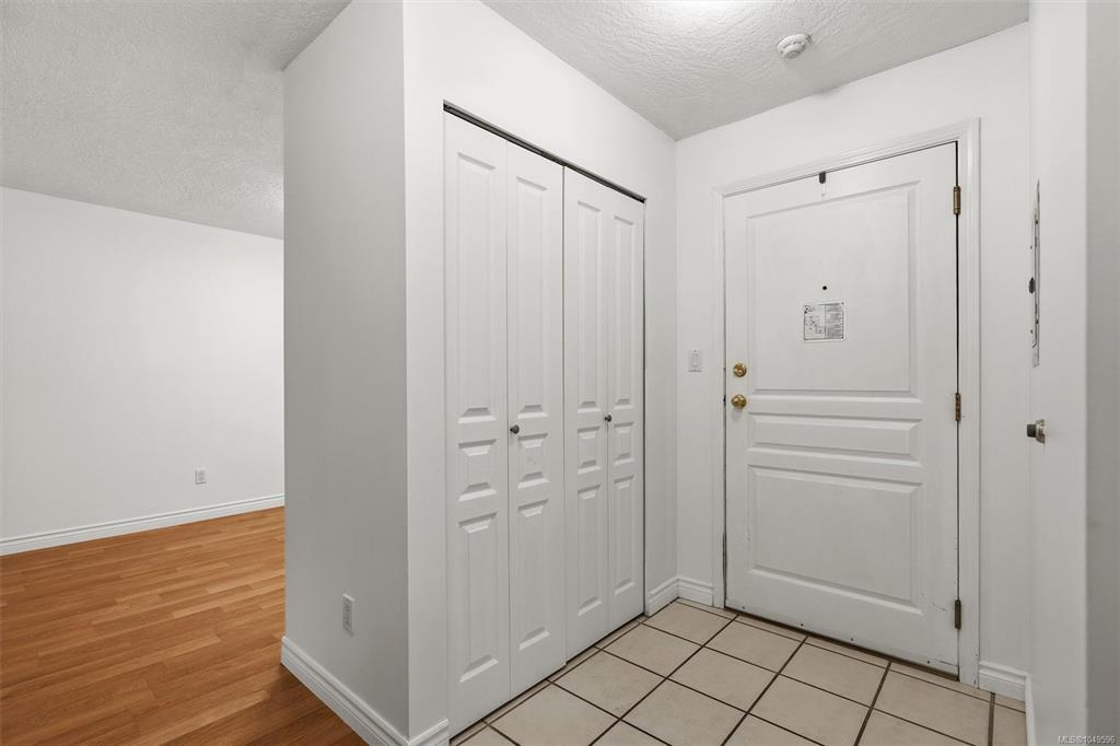 Fifth View of 894 Vernon Ave, Chelsea Green, Saanich, BC, V8X 2W6