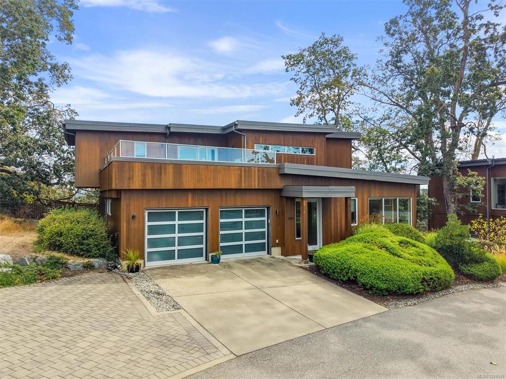 Third View of 810 Rainbow Ridge Lane, Saanich, BC, V8X 0A6