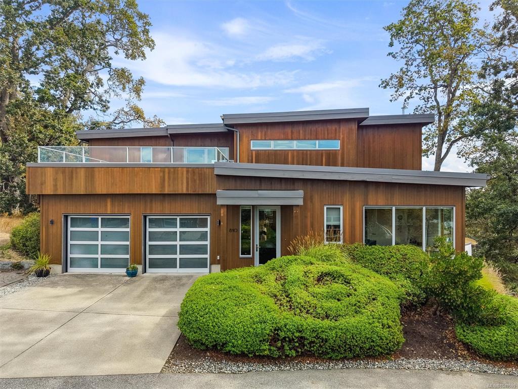Fourth View of 810 Rainbow Ridge Lane, Saanich, BC, V8X 0A6