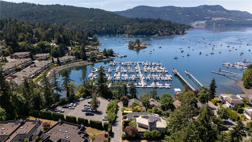 Third View of 916 Grilse Lane, Central Saanich, BC, V8M 1B5