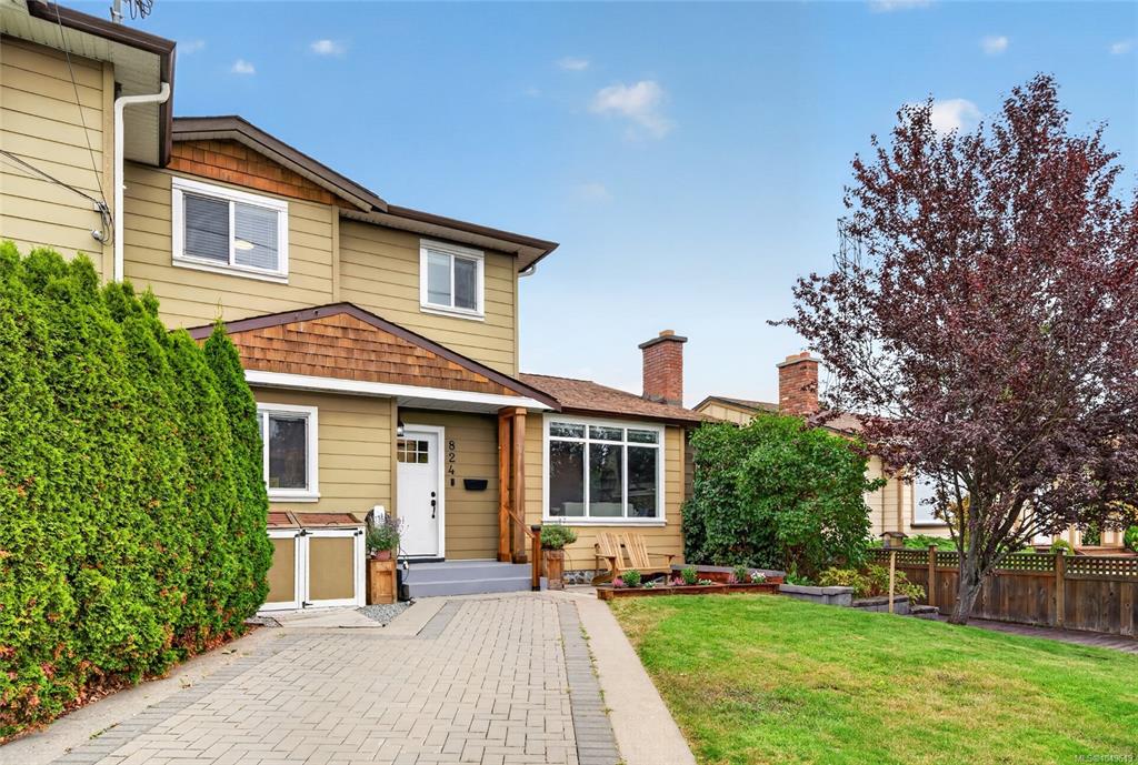 Second View of 824 Beckwith Ave, Saanich, BC, V8X 3S1