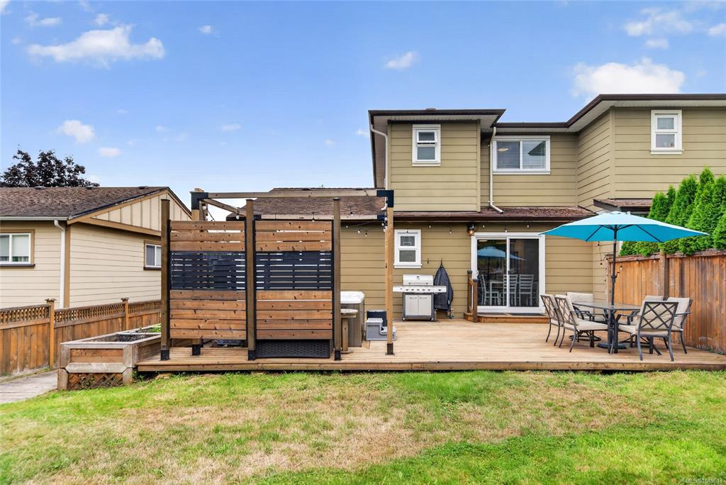 Third View of 824 Beckwith Ave, Saanich, BC, V8X 3S1