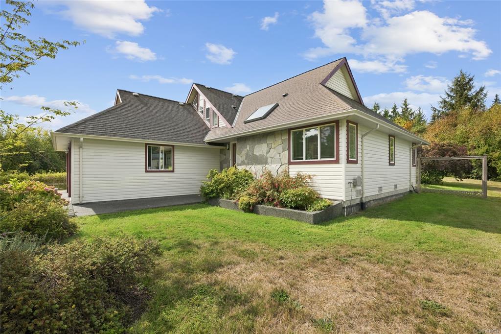 Fifth View of 2877 Lake Trail Rd, Courtenay, BC, V9N 9K8