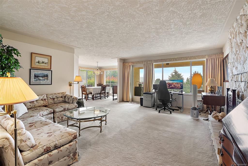 Fifth View of 4802 Amblewood Dr, Saanich, BC, V8Y 2S3