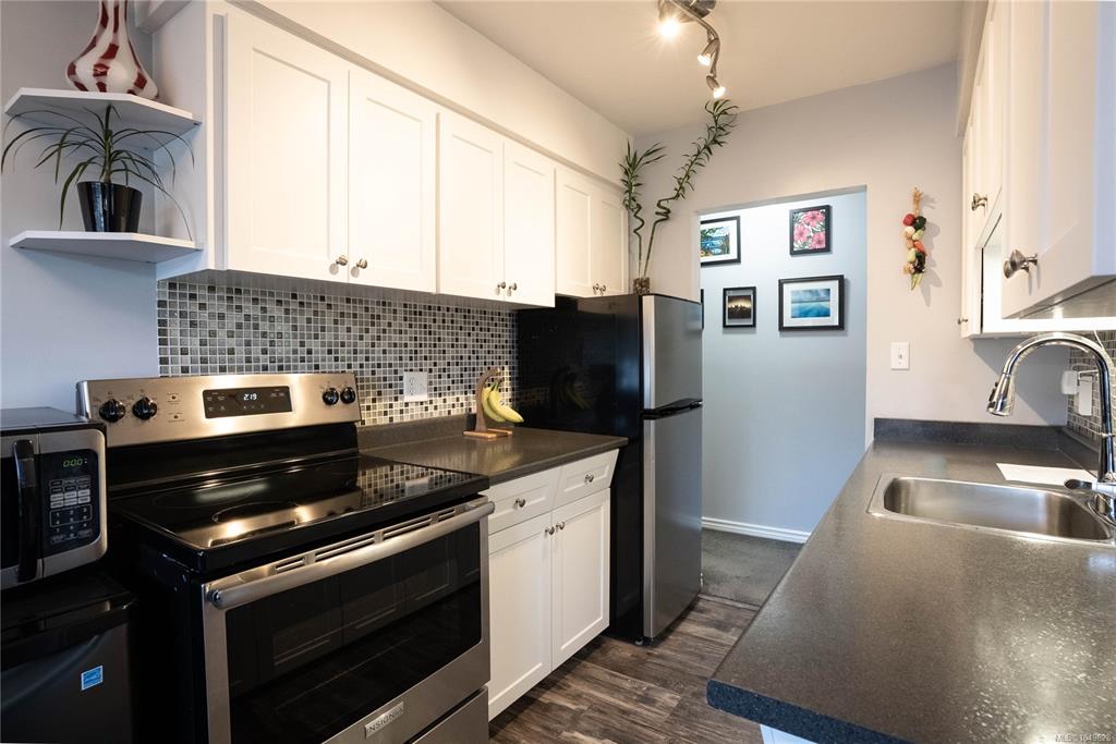 Third View of 352 Burnside Rd W, Saanich, BC, V8Z 1M1