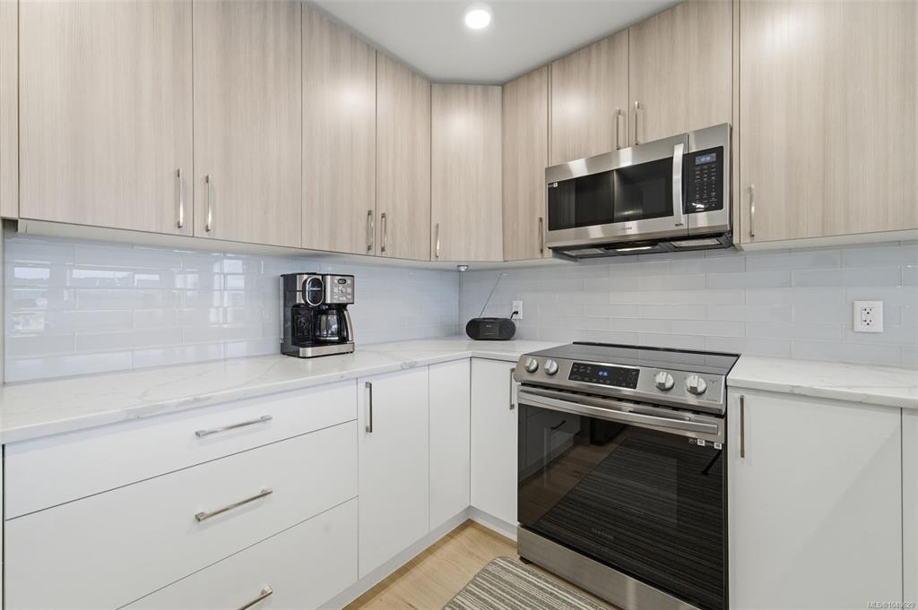 Fourth View of 7098 Wallace Dr, Central Saanich, BC, V8M 1E9