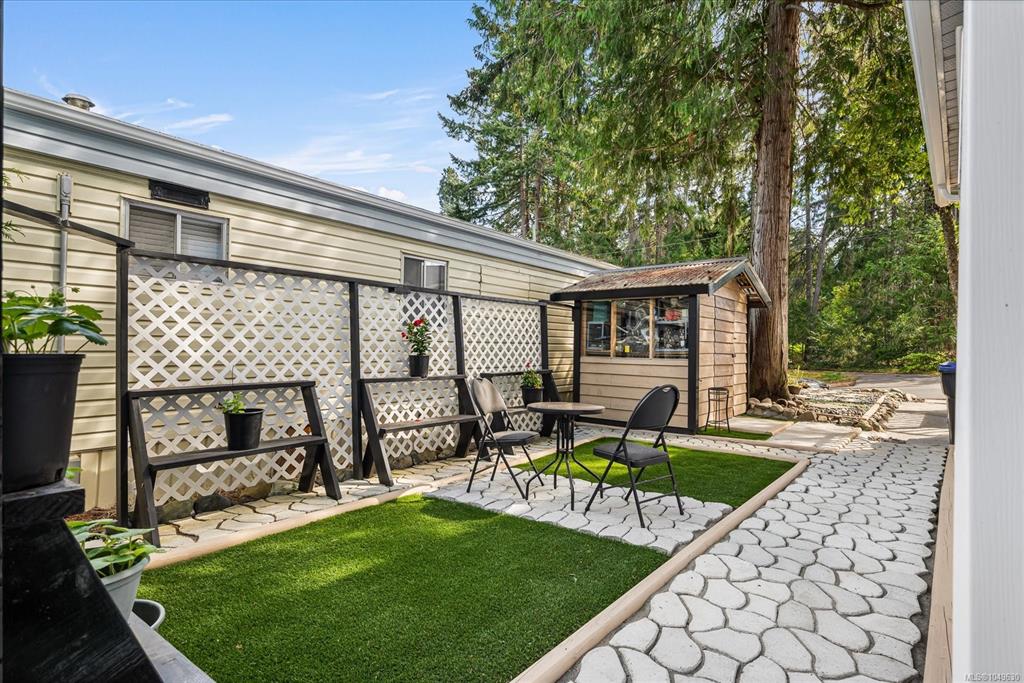 Third View of 1247 Arbutus Rd, Parksville, BC, V9P 1R4