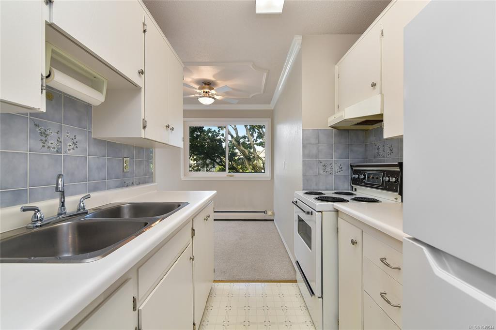 Fourth View of 2095 Oak Bay Ave, Oak Bay, BC, V8R 1E6