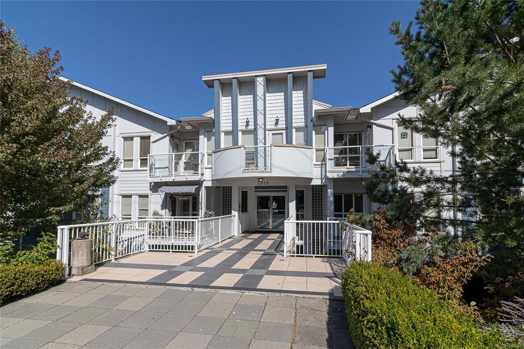 3915 Carey Rd, 1049646, BC,
